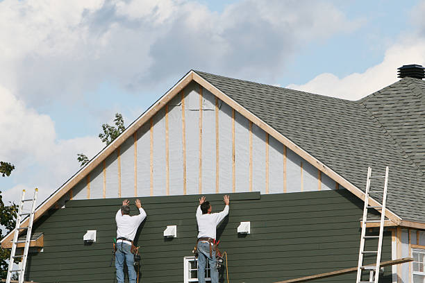 Professional Vinyl Siding technician working in Arlington, OH
